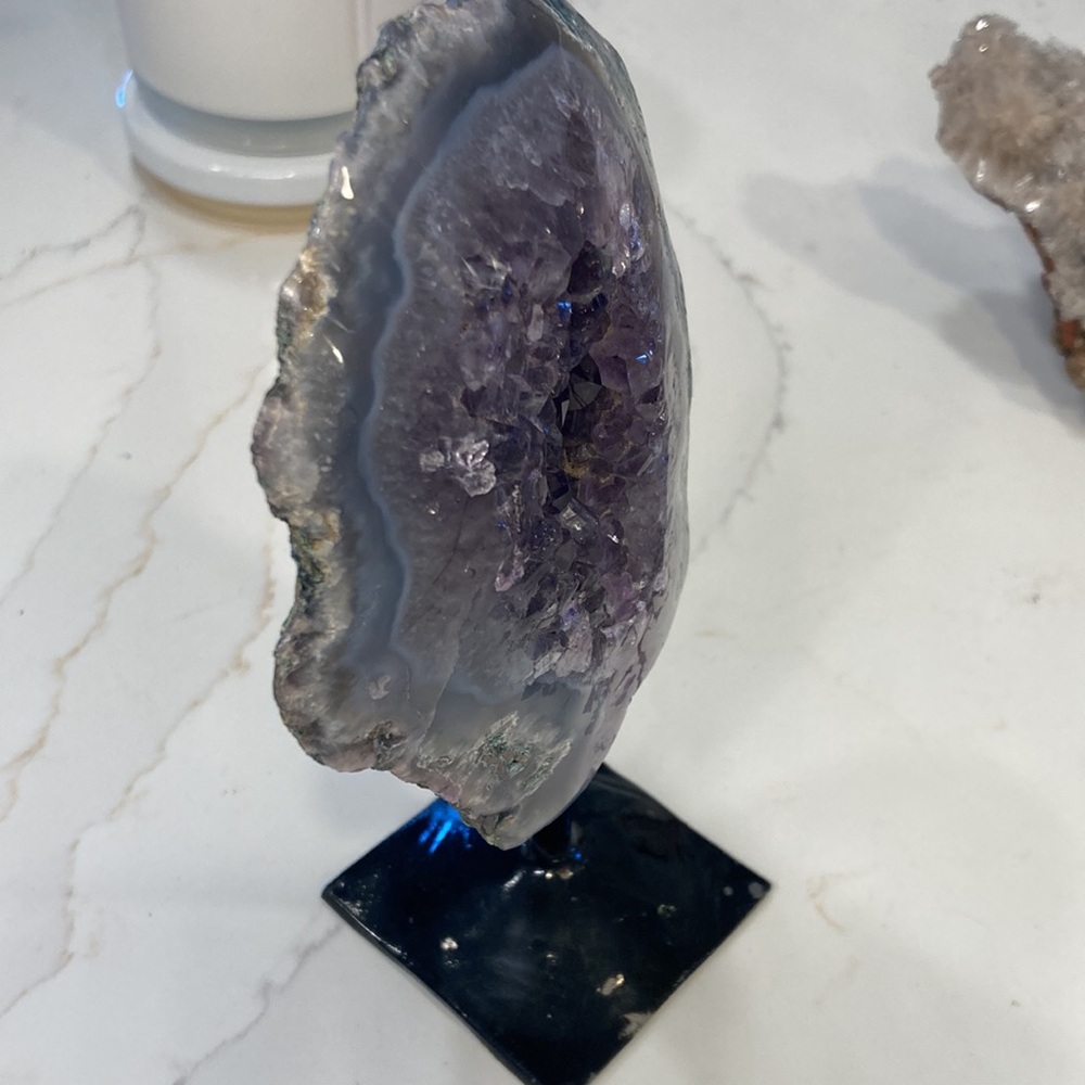 Amethyst on stand. Incredible rare beauty! - Picture 6 of 7